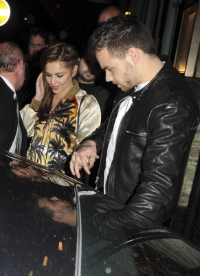 Cheryl_and_Liam_Leaving_Sexy_Fish_Restauraunt_12_04_16_286829.jpg