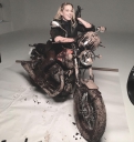 Sarah_Harding_on_the_Blu_ecig_set_08_04_16_28129.jpg