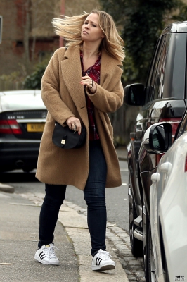 Kimberley_and_Bobby_out_and_about_in_North_London_25_04_16_281329.jpg