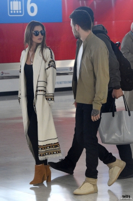 Cheryl_and_Liam_Arriving_at_Airport_in_Paris_09_05_16_2811029.jpg