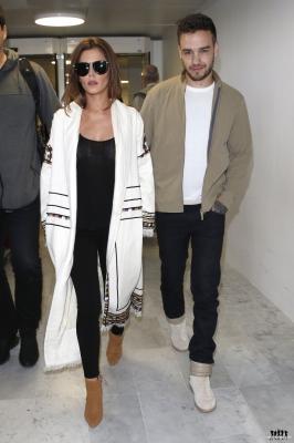 Cheryl_and_Liam_Arriving_at_Airport_in_Paris_09_05_16_2811429.jpg