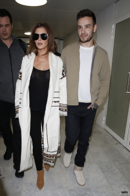 Cheryl_and_Liam_Arriving_at_Airport_in_Paris_09_05_16_2811529.jpg
