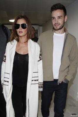 Cheryl_and_Liam_Arriving_at_Airport_in_Paris_09_05_16_2811629.jpg