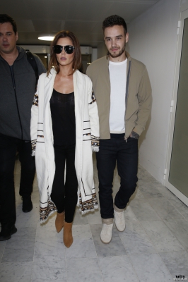 Cheryl_and_Liam_Arriving_at_Airport_in_Paris_09_05_16_2811729.jpg