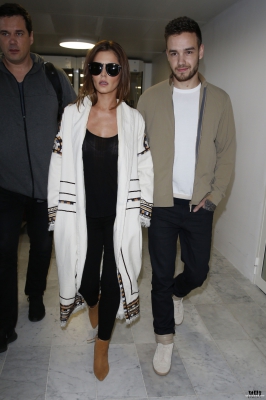 Cheryl_and_Liam_Arriving_at_Airport_in_Paris_09_05_16_2811929.jpg