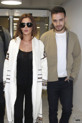 Cheryl_and_Liam_Arriving_at_Airport_in_Paris_09_05_16_2812029.jpg