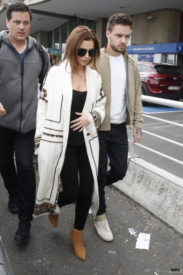 Cheryl_and_Liam_Arriving_at_Airport_in_Paris_09_05_16_2812129.jpg