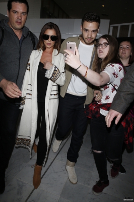 Cheryl_and_Liam_Arriving_at_Airport_in_Paris_09_05_16_2812429.jpg