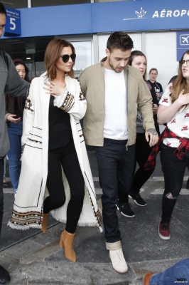 Cheryl_and_Liam_Arriving_at_Airport_in_Paris_09_05_16_2812529.jpg