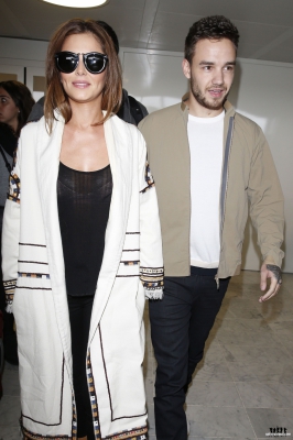 Cheryl_and_Liam_Arriving_at_Airport_in_Paris_09_05_16_2812629.jpg