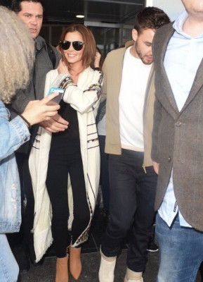 Cheryl_and_Liam_Arriving_at_Airport_in_Paris_09_05_16_281929.jpg