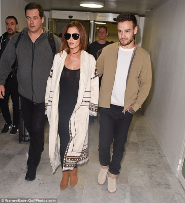 Cheryl_and_Liam_Arriving_at_Airport_in_Paris_09_05_16_282329.jpg