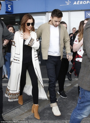 Cheryl_and_Liam_Arriving_at_Airport_in_Paris_09_05_16_283129.jpg