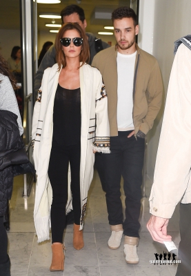 Cheryl_and_Liam_Arriving_at_Airport_in_Paris_09_05_16_283329.jpg