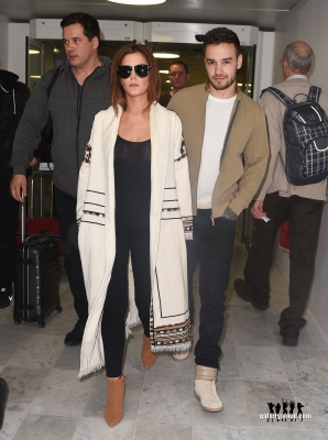 Cheryl_and_Liam_Arriving_at_Airport_in_Paris_09_05_16_283729.jpg