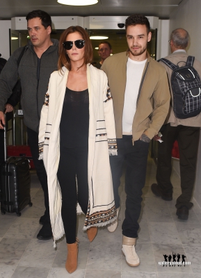 Cheryl_and_Liam_Arriving_at_Airport_in_Paris_09_05_16_283829.jpg