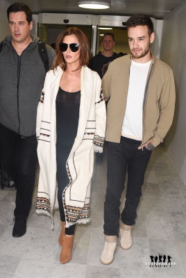 Cheryl_and_Liam_Arriving_at_Airport_in_Paris_09_05_16_284229.jpg