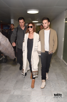 Cheryl_and_Liam_Arriving_at_Airport_in_Paris_09_05_16_284629.jpg