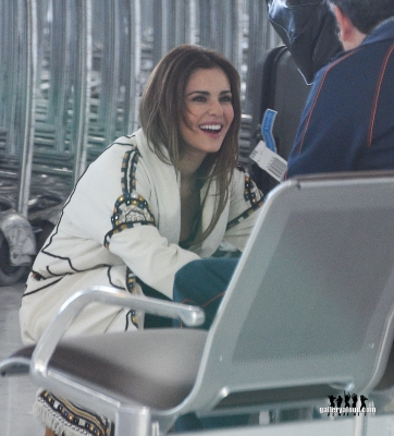 Cheryl_and_Liam_Arriving_at_Airport_in_Paris_09_05_16_285229.jpg