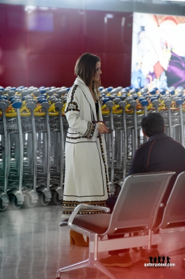 Cheryl_and_Liam_Arriving_at_Airport_in_Paris_09_05_16_285429.jpg