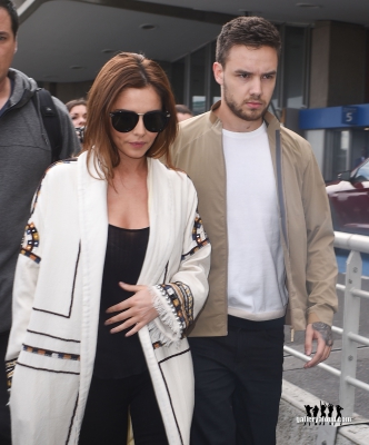 Cheryl_and_Liam_Arriving_at_Airport_in_Paris_09_05_16_287629.jpg