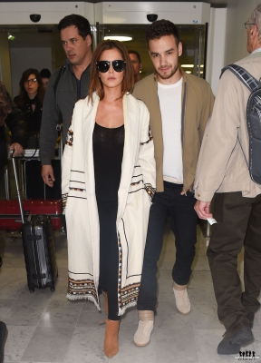 Cheryl_and_Liam_Arriving_at_Airport_in_Paris_09_05_16_287929.jpg