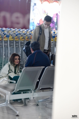 Cheryl_and_Liam_Arriving_at_Airport_in_Paris_09_05_16_288029.jpg