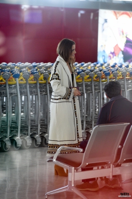 Cheryl_and_Liam_Arriving_at_Airport_in_Paris_09_05_16_288129.jpg