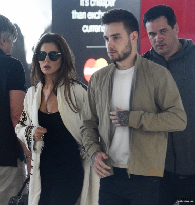 Cheryl_and_Liam_Arriving_at_Airport_in_Paris_09_05_16_288529.jpg