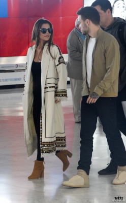 Cheryl_and_Liam_Arriving_at_Airport_in_Paris_09_05_16_289029.jpg
