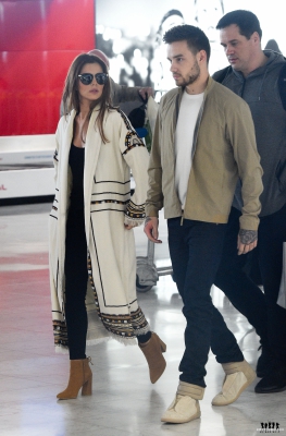 Cheryl_and_Liam_Arriving_at_Airport_in_Paris_09_05_16_289729.jpg