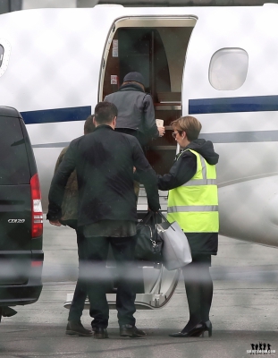 Cheryl_and_Liam_leaving_in_Paris_11_05_16_281329.jpg