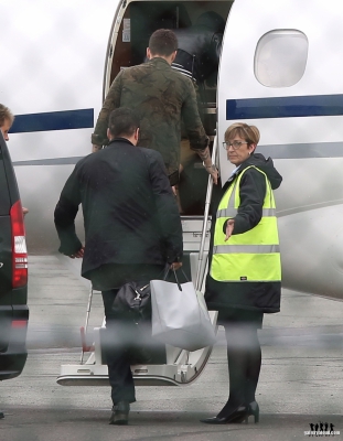 Cheryl_and_Liam_leaving_in_Paris_11_05_16_281629.jpg