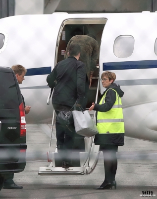 Cheryl_and_Liam_leaving_in_Paris_11_05_16_281729.jpg