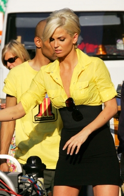 Girls_Aloud_Filming_For_Sunsilk_15_04_07_282829.jpg