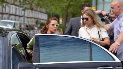 Cheryl_Outside_Westfield_Shopping_Centre_20_05_16_282929.jpg