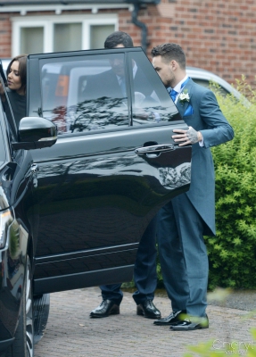 At_Liam_s_sister_s_wedding_11_06_16_281029.jpg