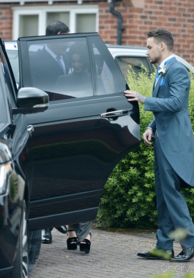 At_Liam_s_sister_s_wedding_11_06_16_281329.jpg