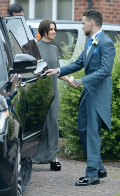 At_Liam_s_sister_s_wedding_11_06_16_281429.jpg
