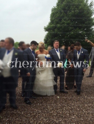 At_Liam_s_sister_s_wedding_11_06_16_282929.jpg