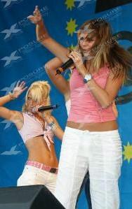 Girls_Aloud_at_Days_Of_Thunder_Rockingham_Northhampton_040704_38.jpg