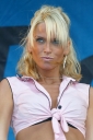 Girls_Aloud_at_Days_Of_Thunder_Rockingham_Northhampton_040704_10.jpg
