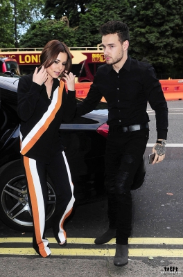 Cheryl_and_Liam_arriving_for_her_33rd_birthday_dinner_30_06_16_28929.jpg