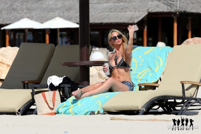 Sarah_at_the_Jumeirah_Beach_Hotel_in_Dubai_18_06_16_281429.jpg