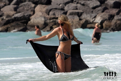 Sarah_at_the_Jumeirah_Beach_Hotel_in_Dubai_18_06_16_283129.jpg