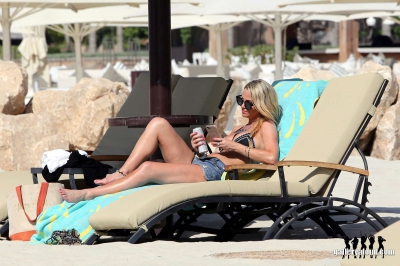 Sarah_at_the_Jumeirah_Beach_Hotel_in_Dubai_18_06_16_28629.jpg