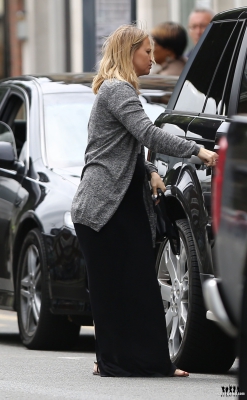 Kimberley_out_and_about_in_North_London_08_07_16_28629.jpg