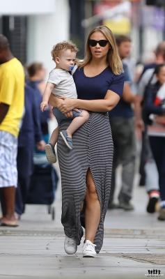 Kimberley_out_and_about_in_North_London_22_07_16_282129.jpg