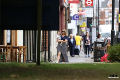 Kimberley_out_and_about_in_North_London_22_07_16_28529.jpg