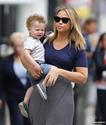 Kimberley_out_and_about_in_North_London_22_07_16_28929.jpg